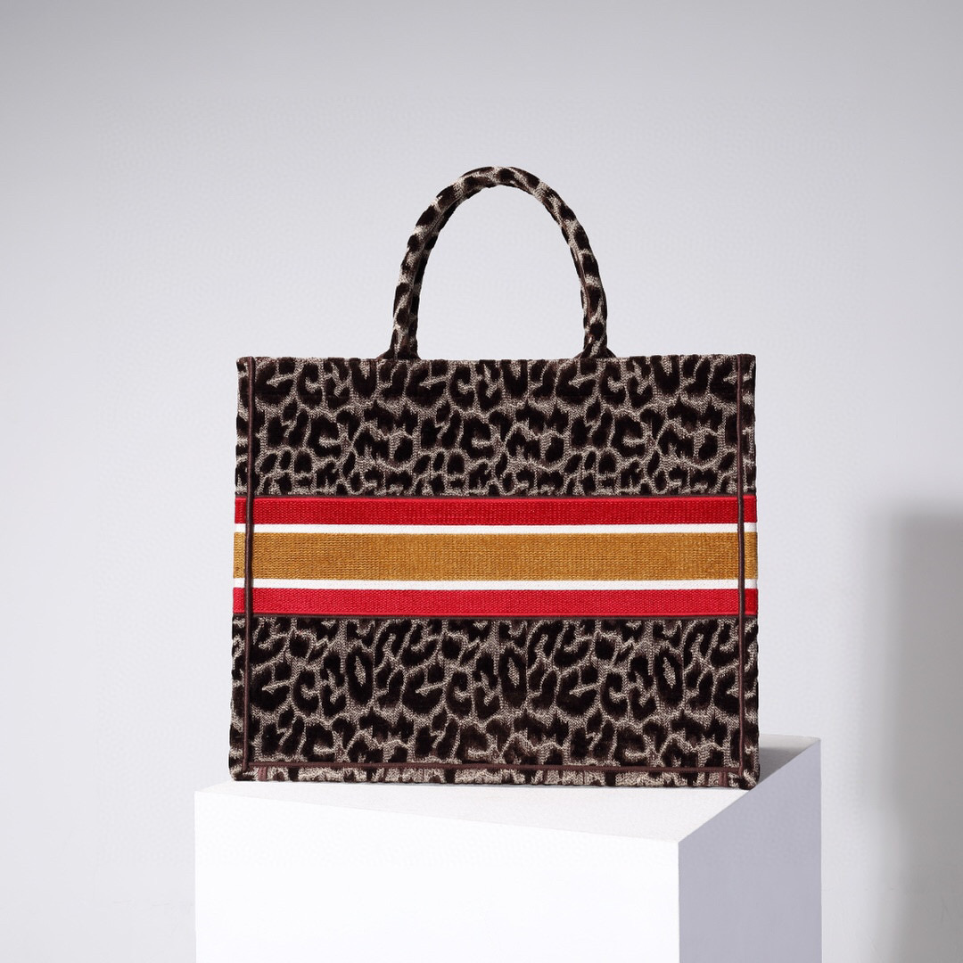 D*or book tote