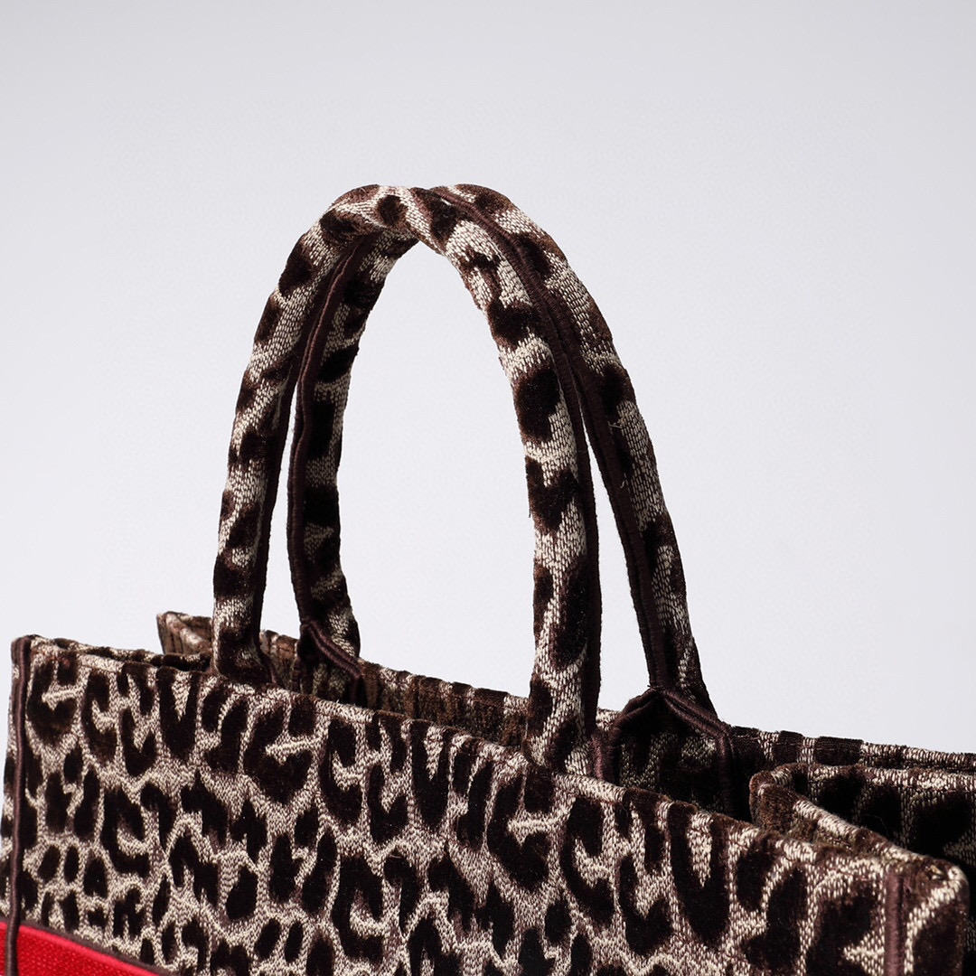 D*or book tote