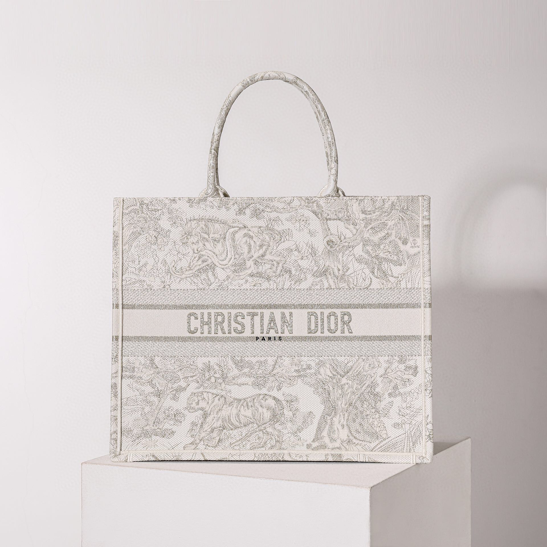 D*or book tote
