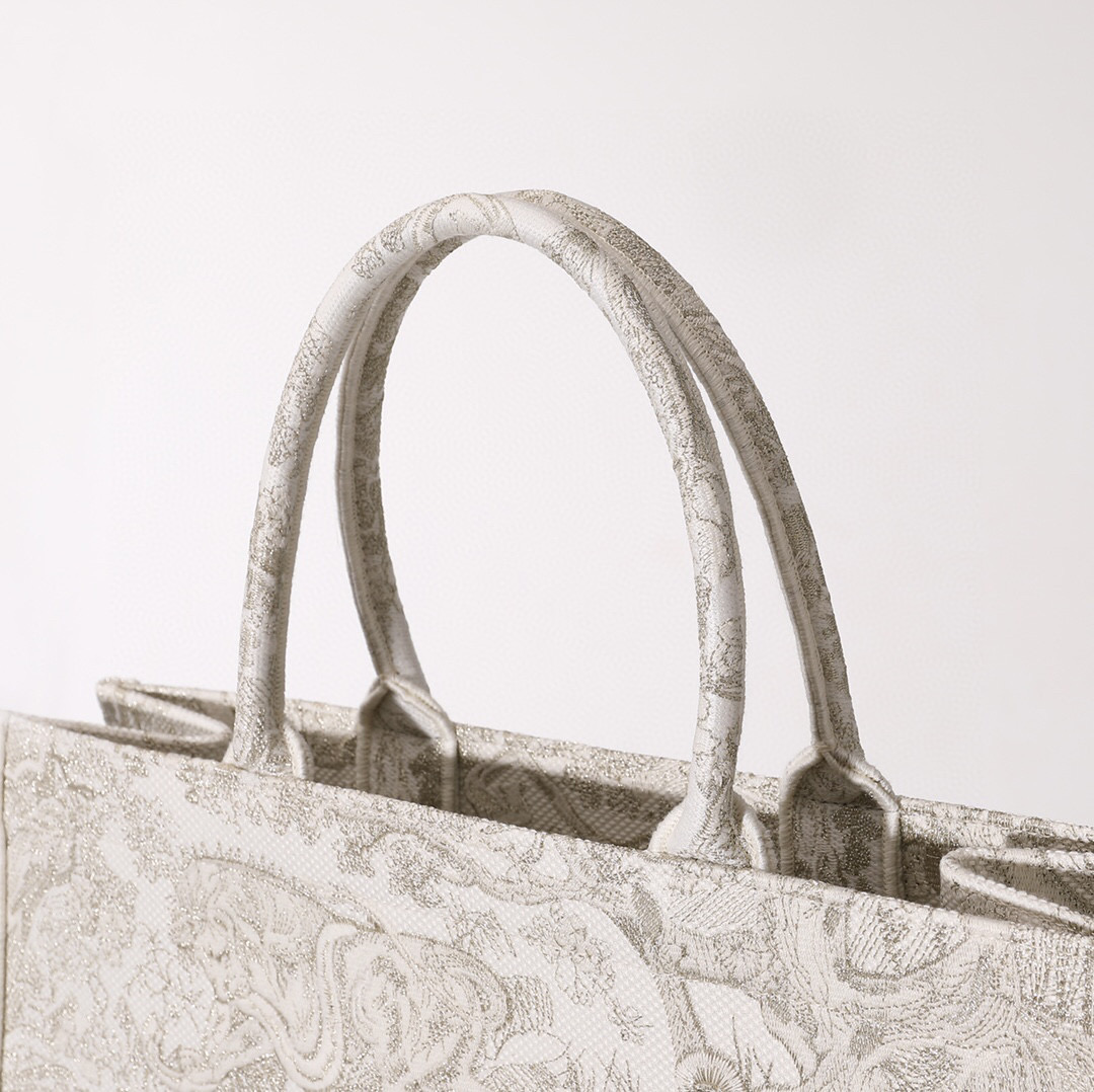 D*or book tote