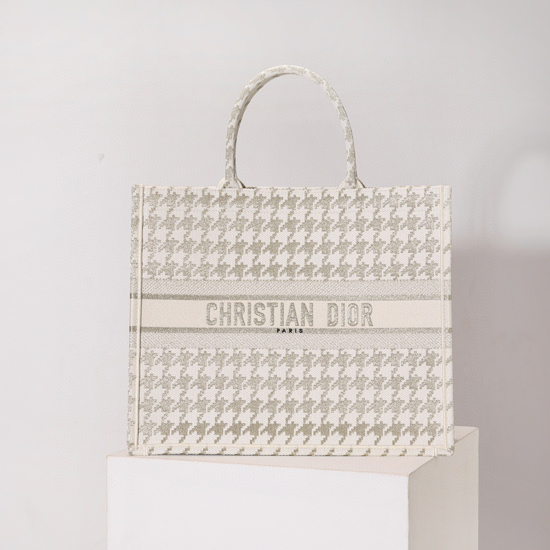 D*or book tote