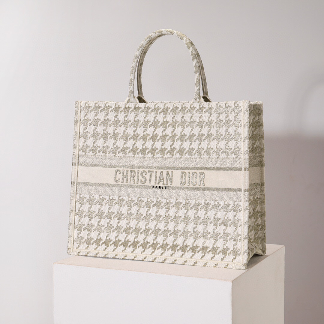D*or book tote