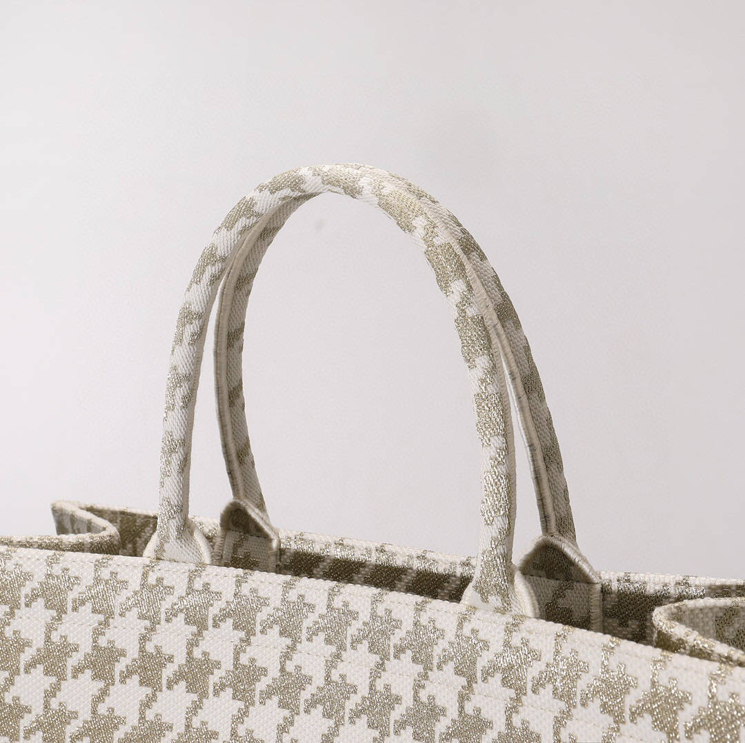 D*or book tote