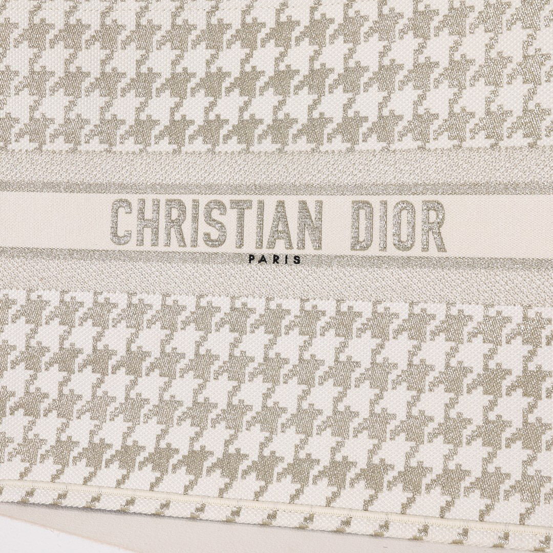 D*or book tote