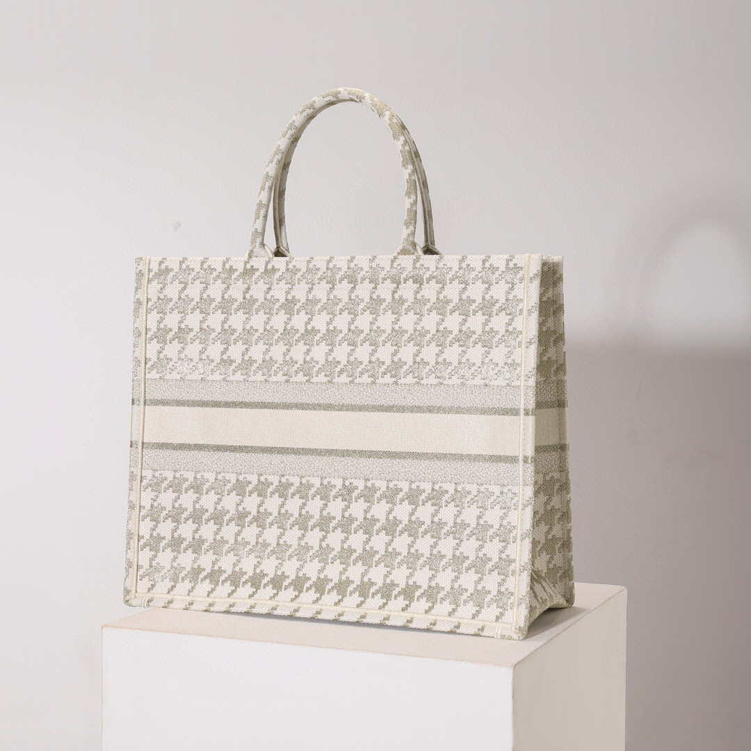 D*or book tote