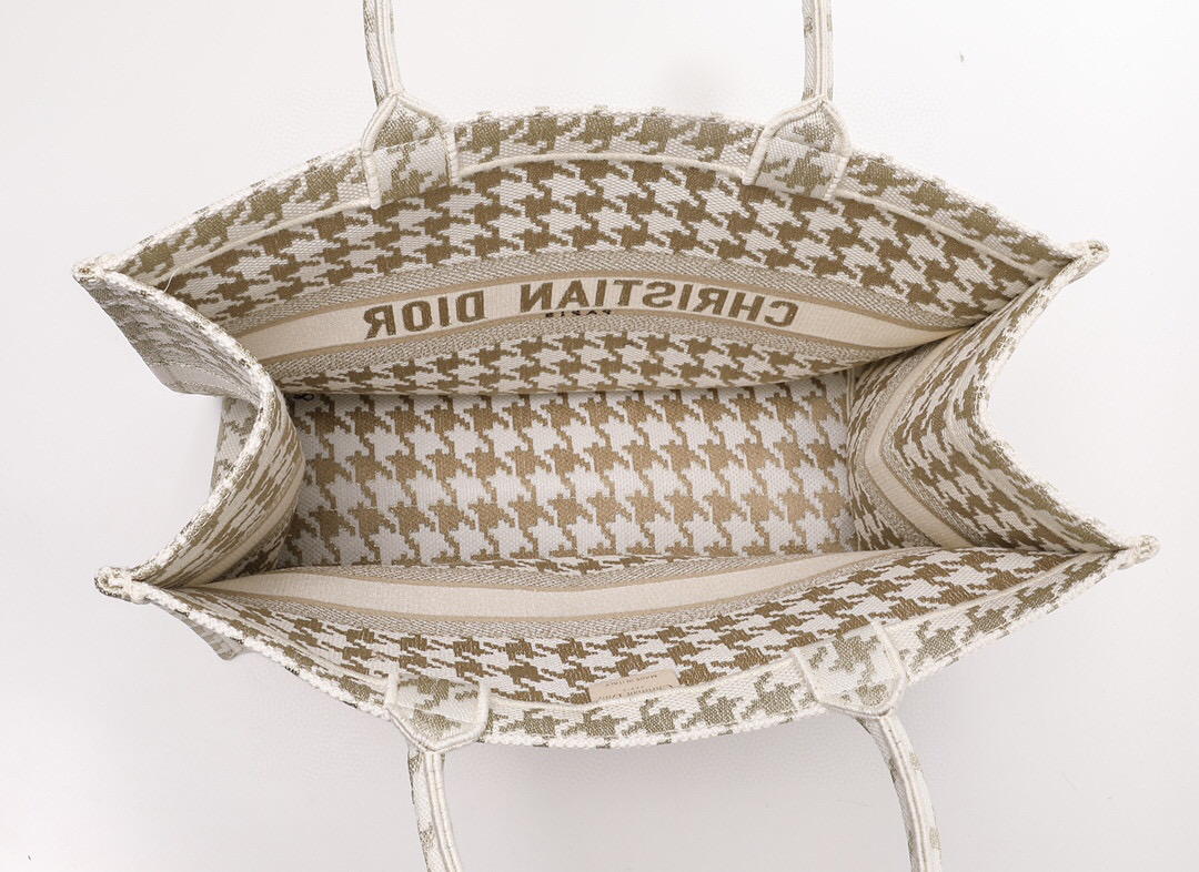 D*or book tote