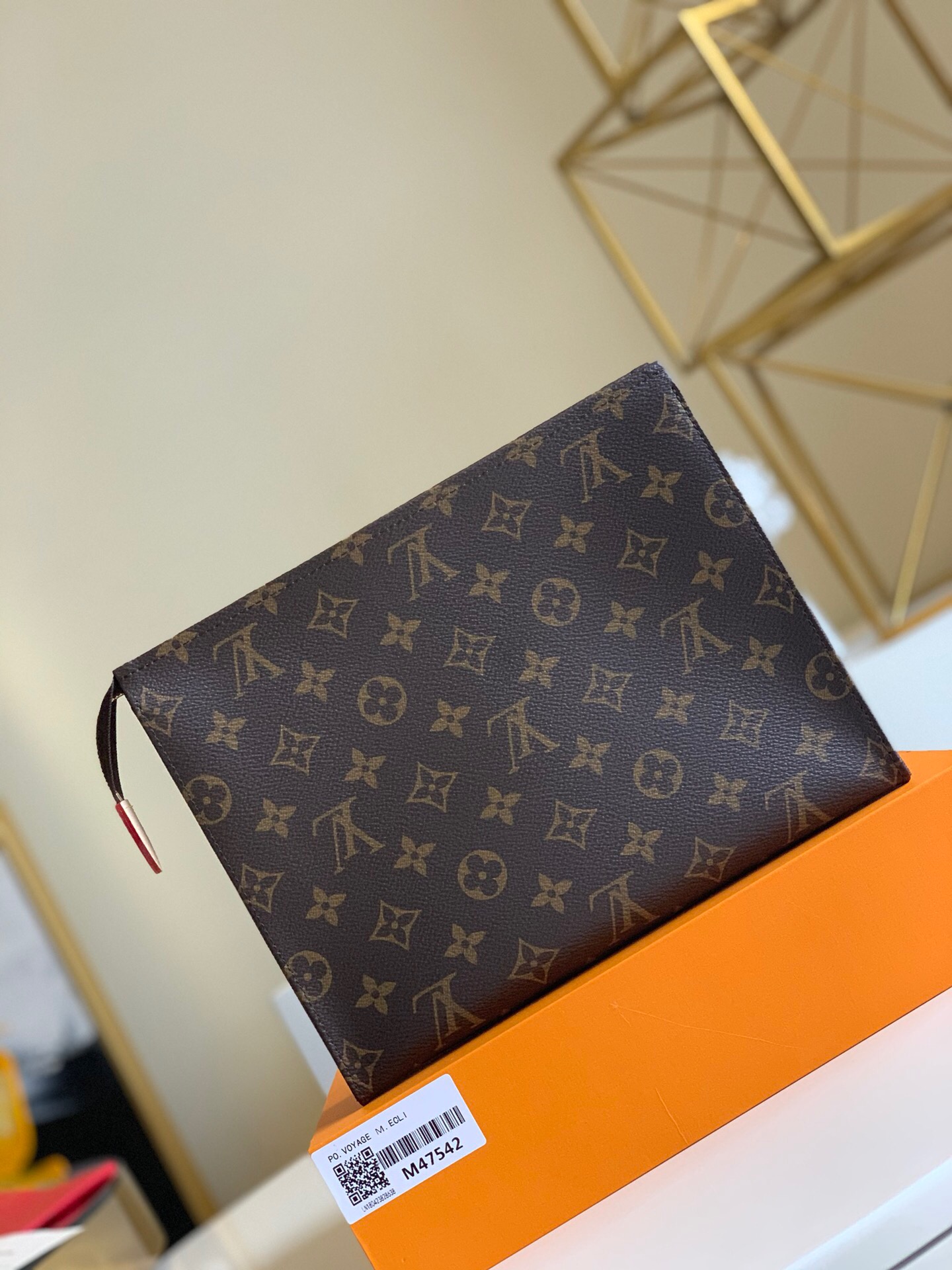l**is V*t*n toilery pouch