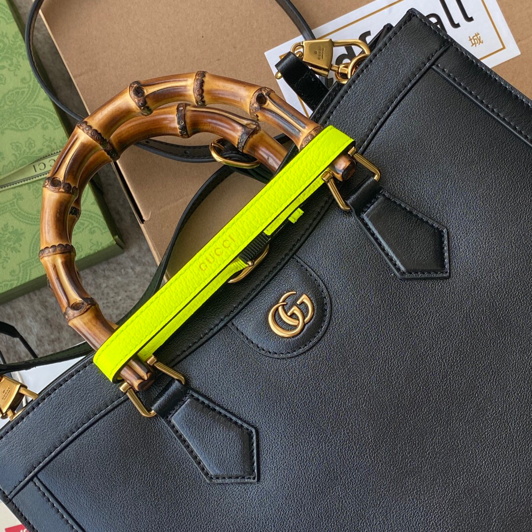 G*u*i diana tote
