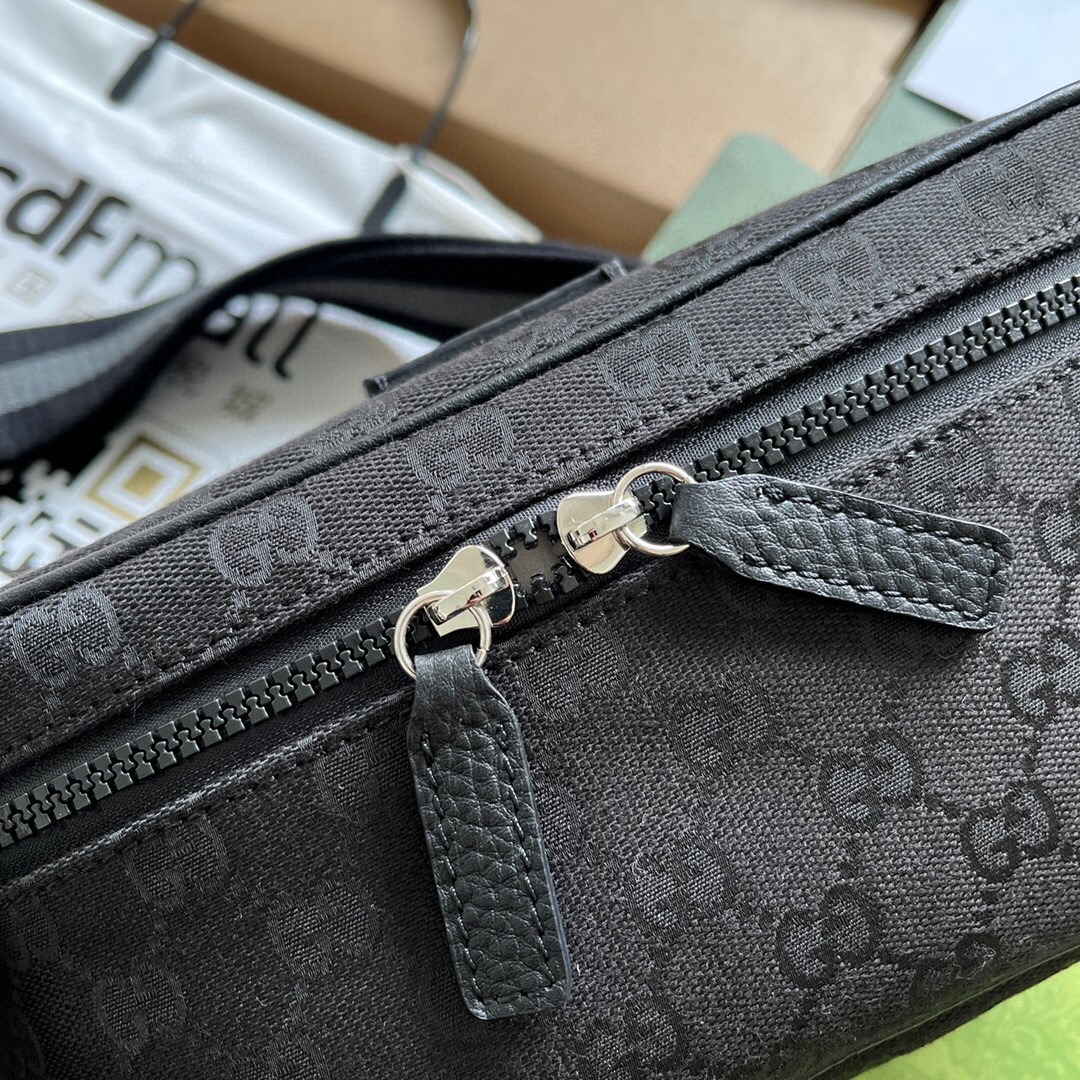 G*u*i shoulder bag