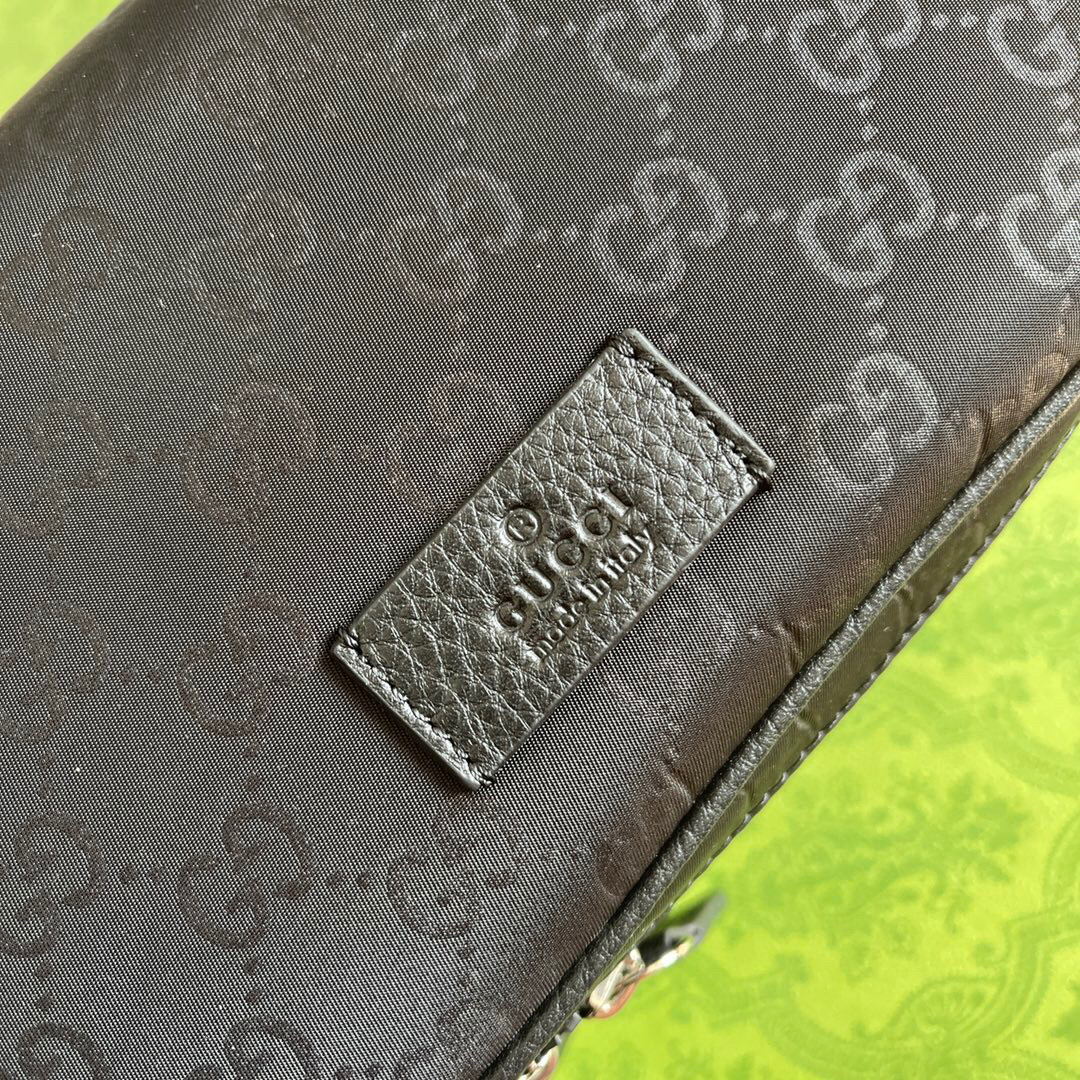 G*u*i shoulder bag