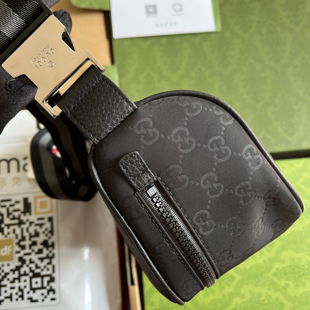 G*u*i shoulder bag