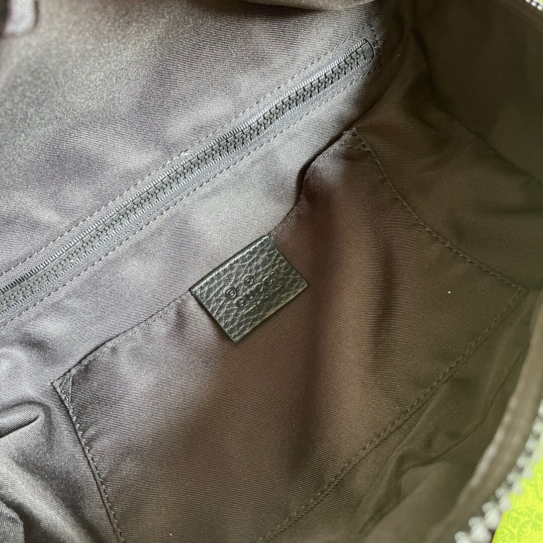 G*u*i shoulder bag
