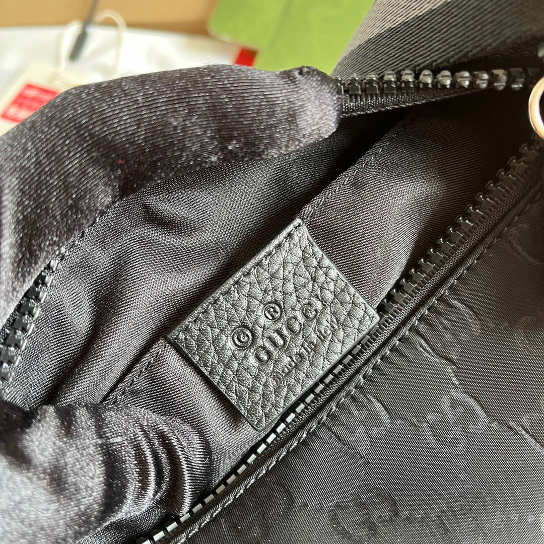 G*u*i shoulder bag