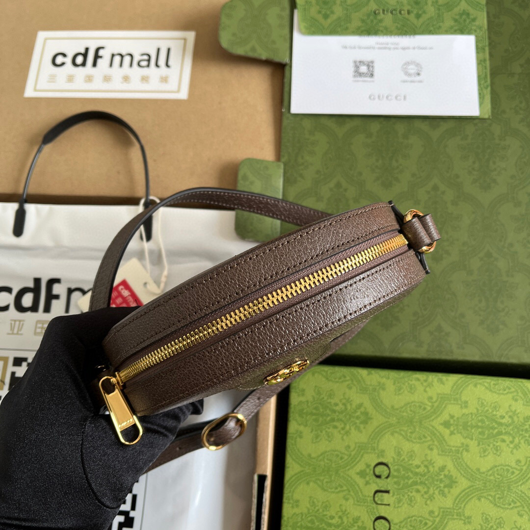 G*u*i round shoulder bags