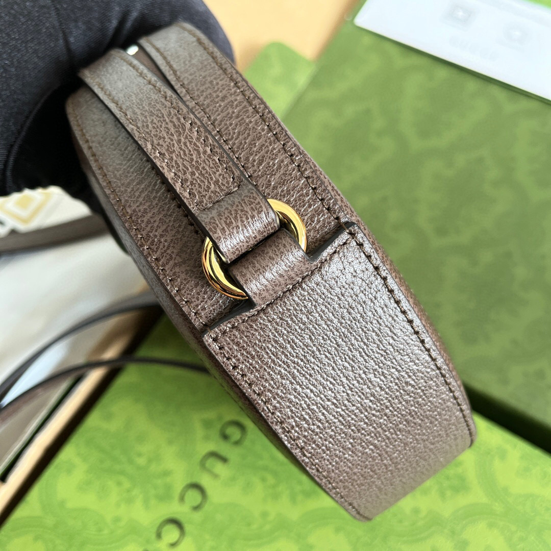 G*u*i round shoulder bags