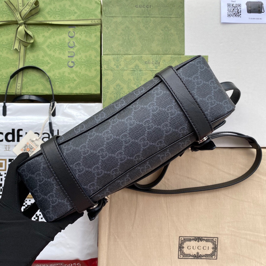 G*u*i gg messenger bag