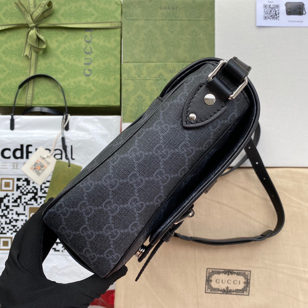 G*u*i gg messenger bag