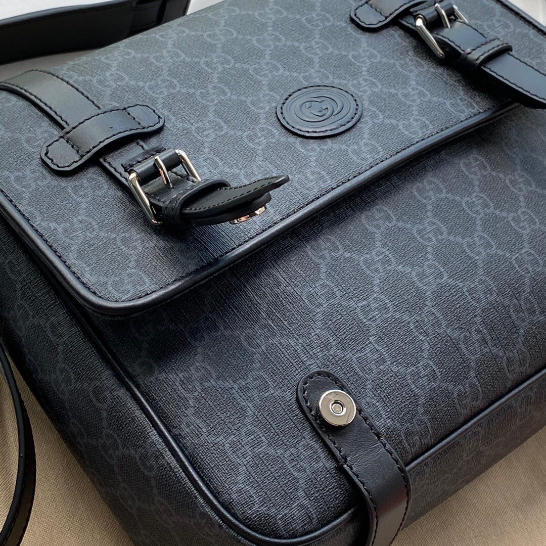 G*u*i gg messenger bag