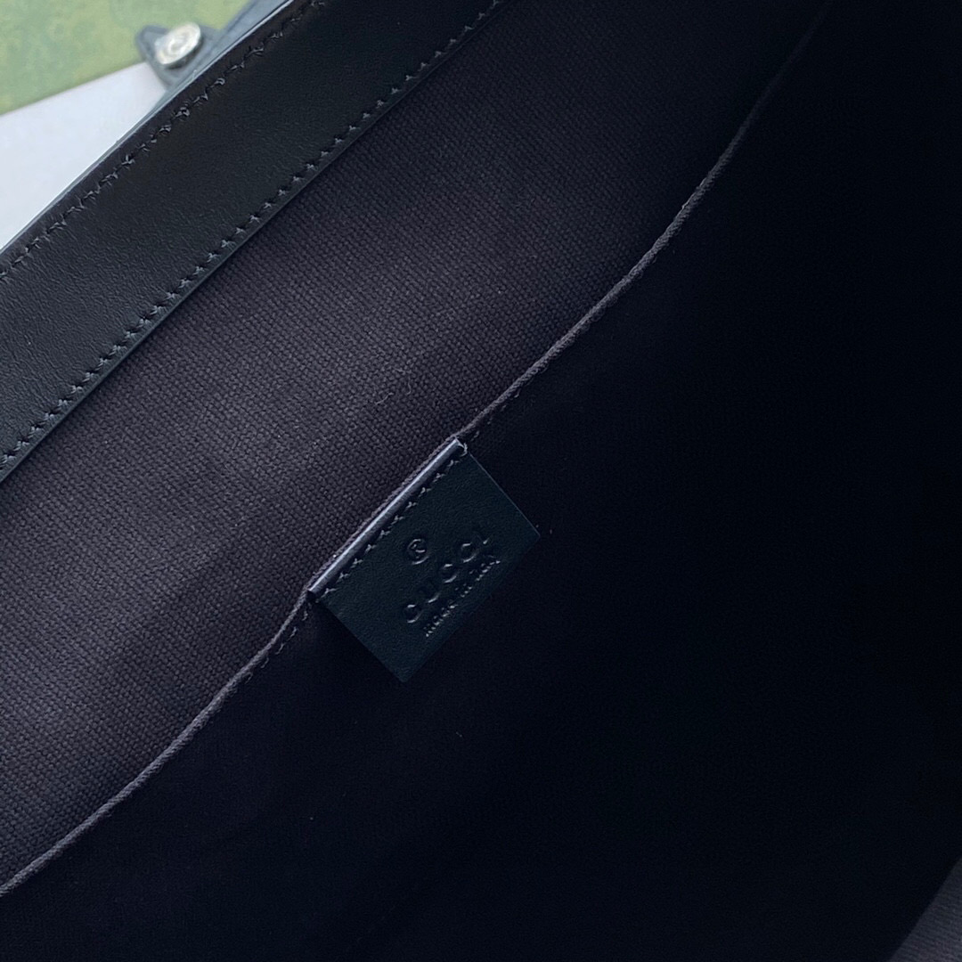 G*u*i gg messenger bag