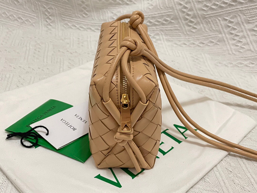 bo*te*ga Ve*ne*ta shoulder bags