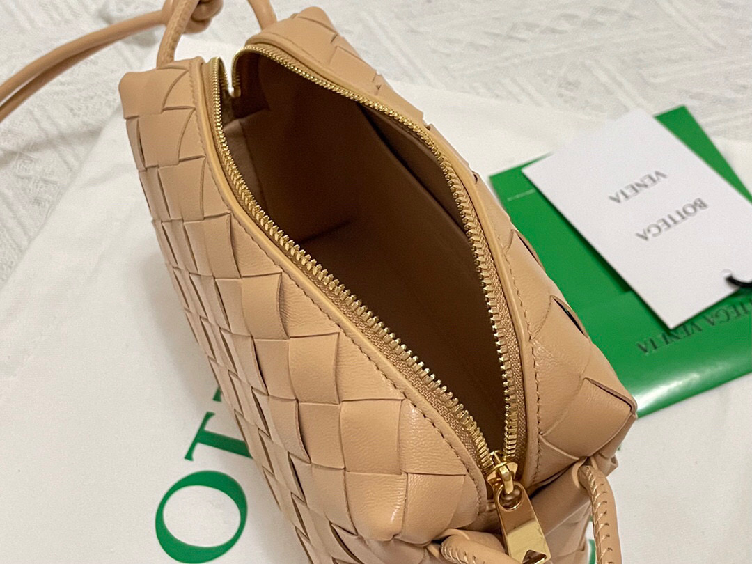 bo*te*ga Ve*ne*ta shoulder bags