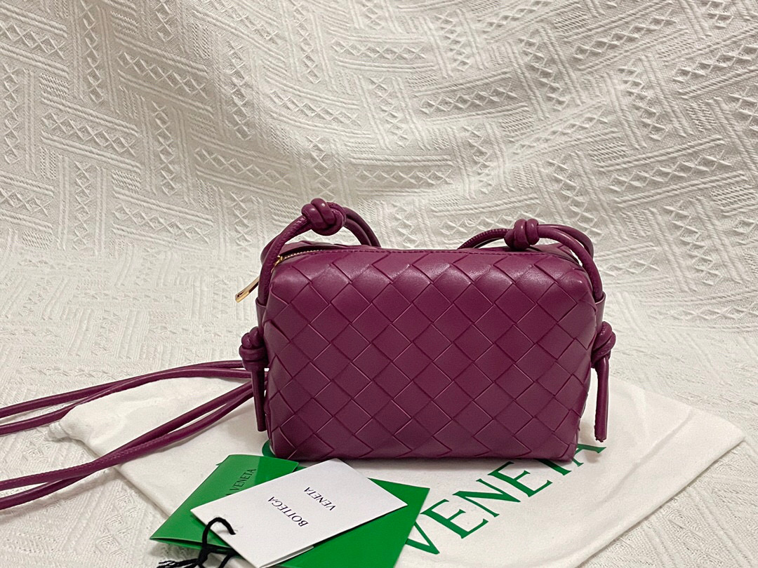 bo*te*ga Ve*ne*ta shoulder bags