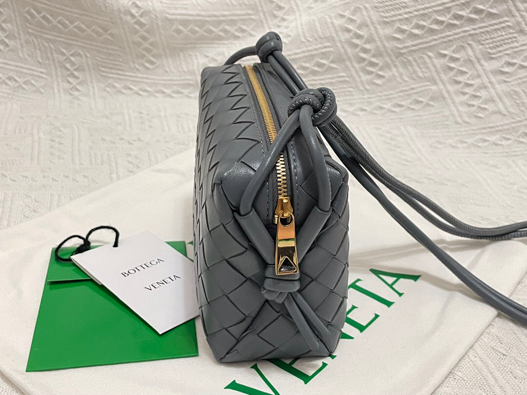bo*te*ga Ve*ne*ta shoulder bags