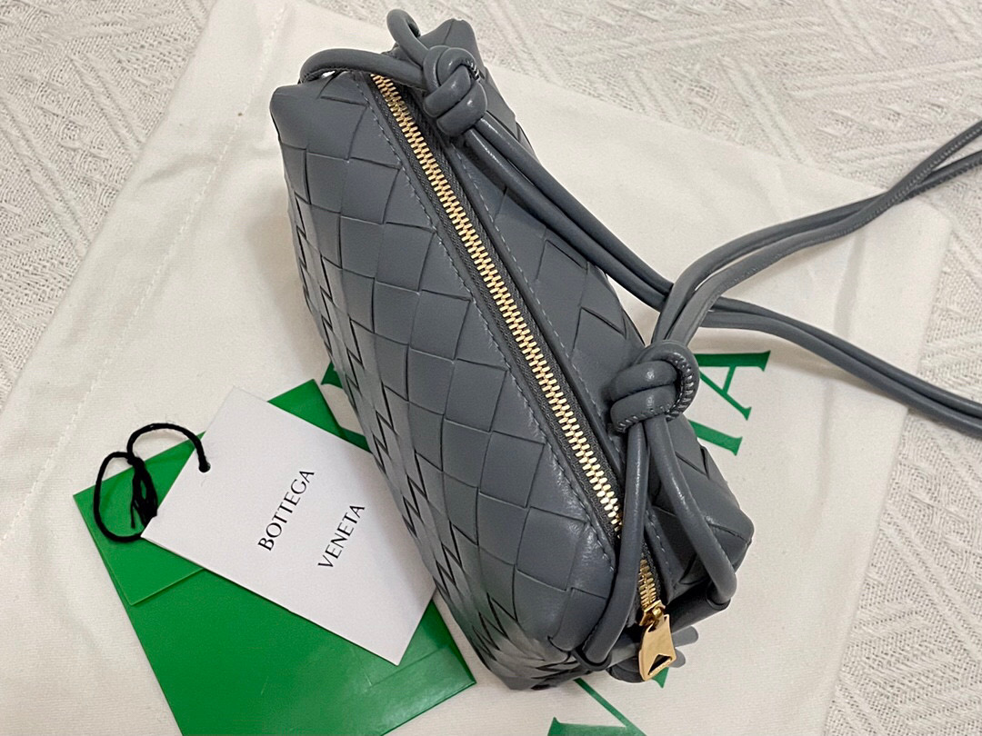bo*te*ga Ve*ne*ta shoulder bags