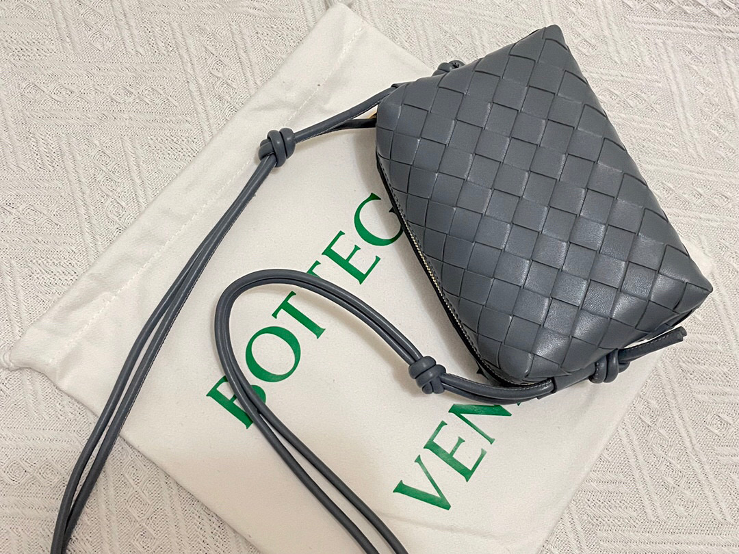 bo*te*ga Ve*ne*ta shoulder bags