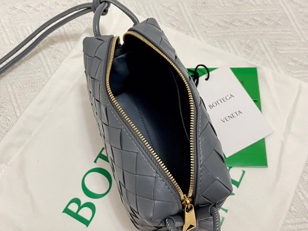 bo*te*ga Ve*ne*ta shoulder bags