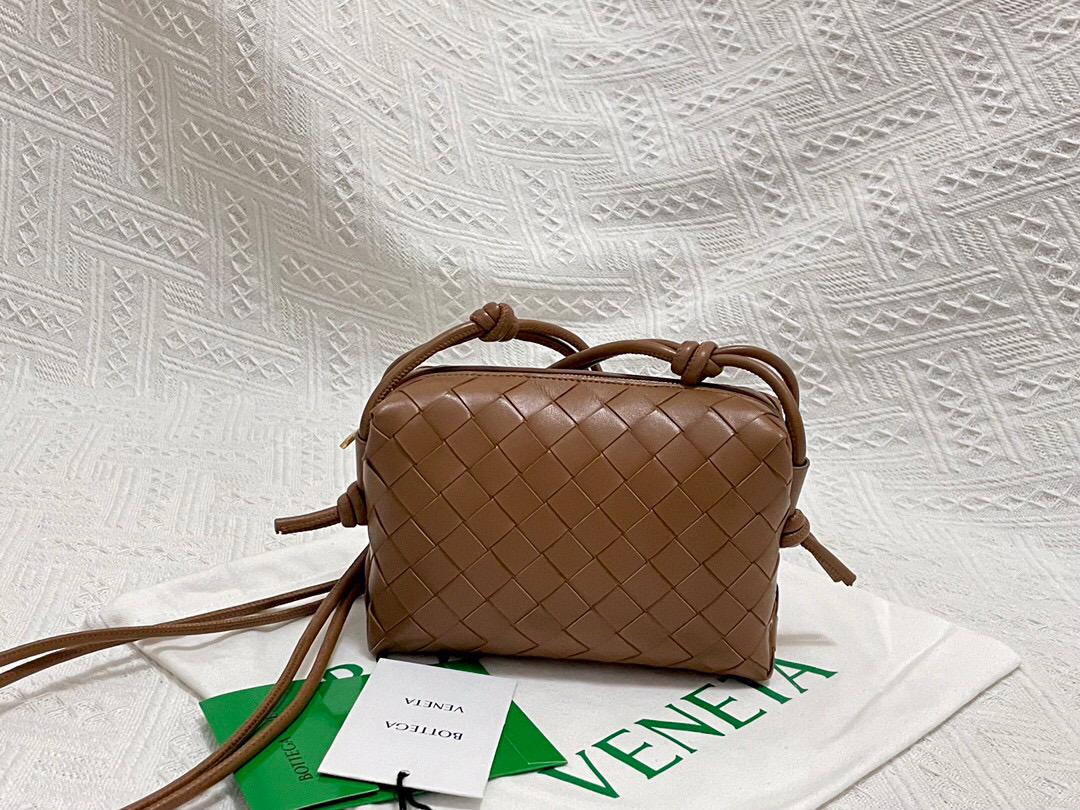 bo*te*ga Ve*ne*ta shoulder bags