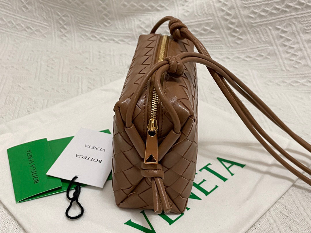 bo*te*ga Ve*ne*ta shoulder bags