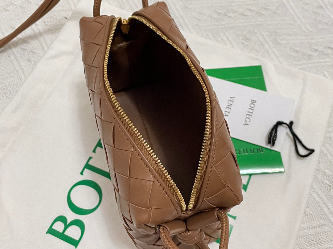 bo*te*ga Ve*ne*ta shoulder bags