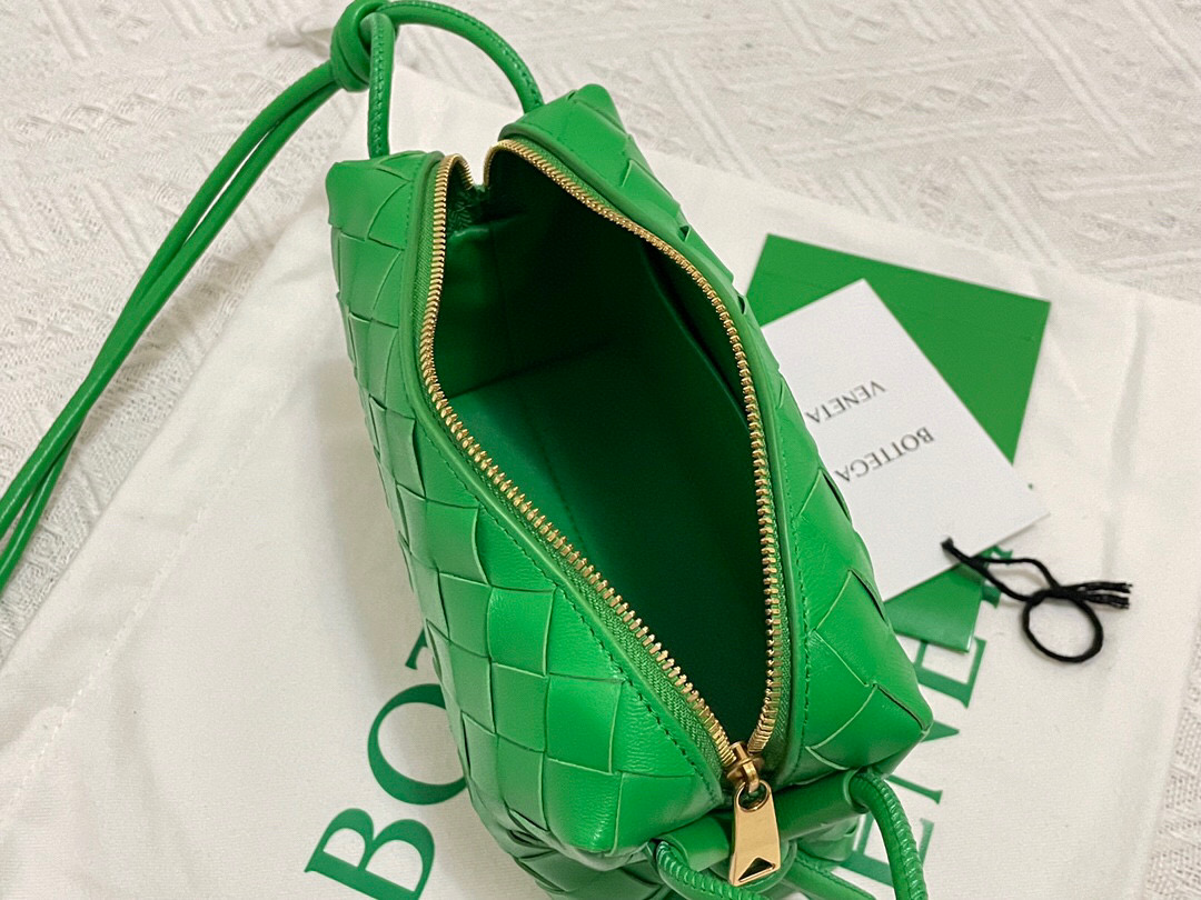 bo*te*ga Ve*ne*ta shoulder bags