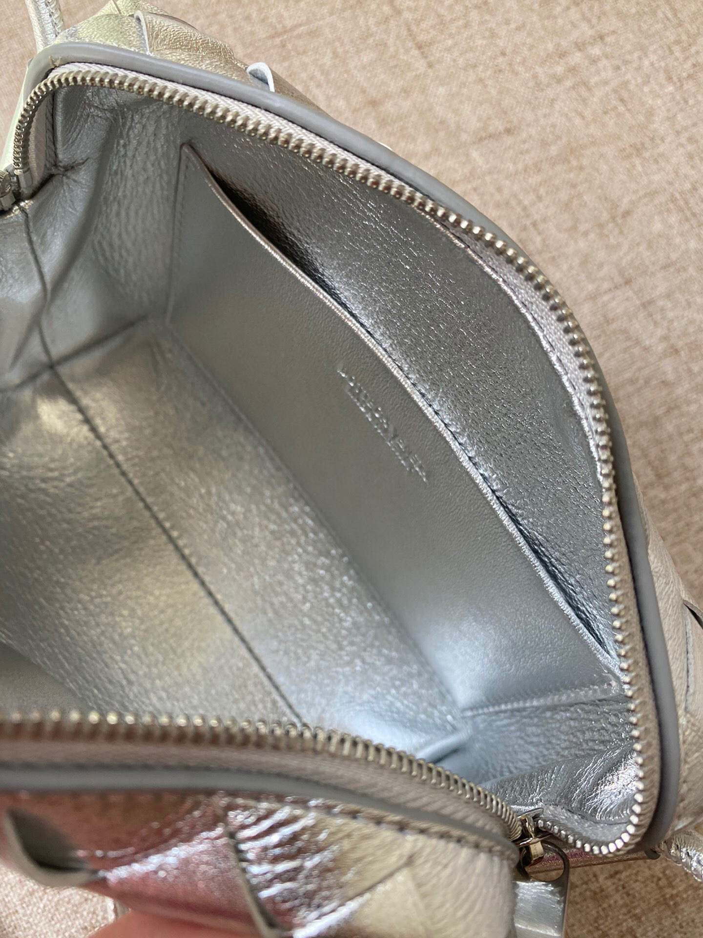bo*te*ga Ve*ne*ta shoulder bags