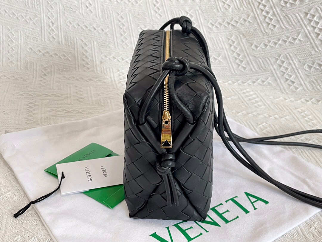 bo*te*ga Ve*ne*ta shoulder bags