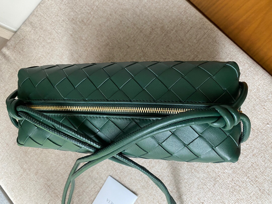bo*te*ga Ve*ne*ta shoulder bags
