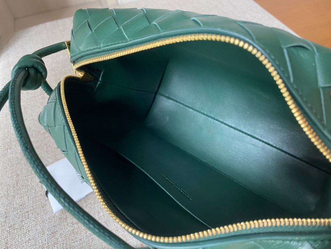 bo*te*ga Ve*ne*ta shoulder bags