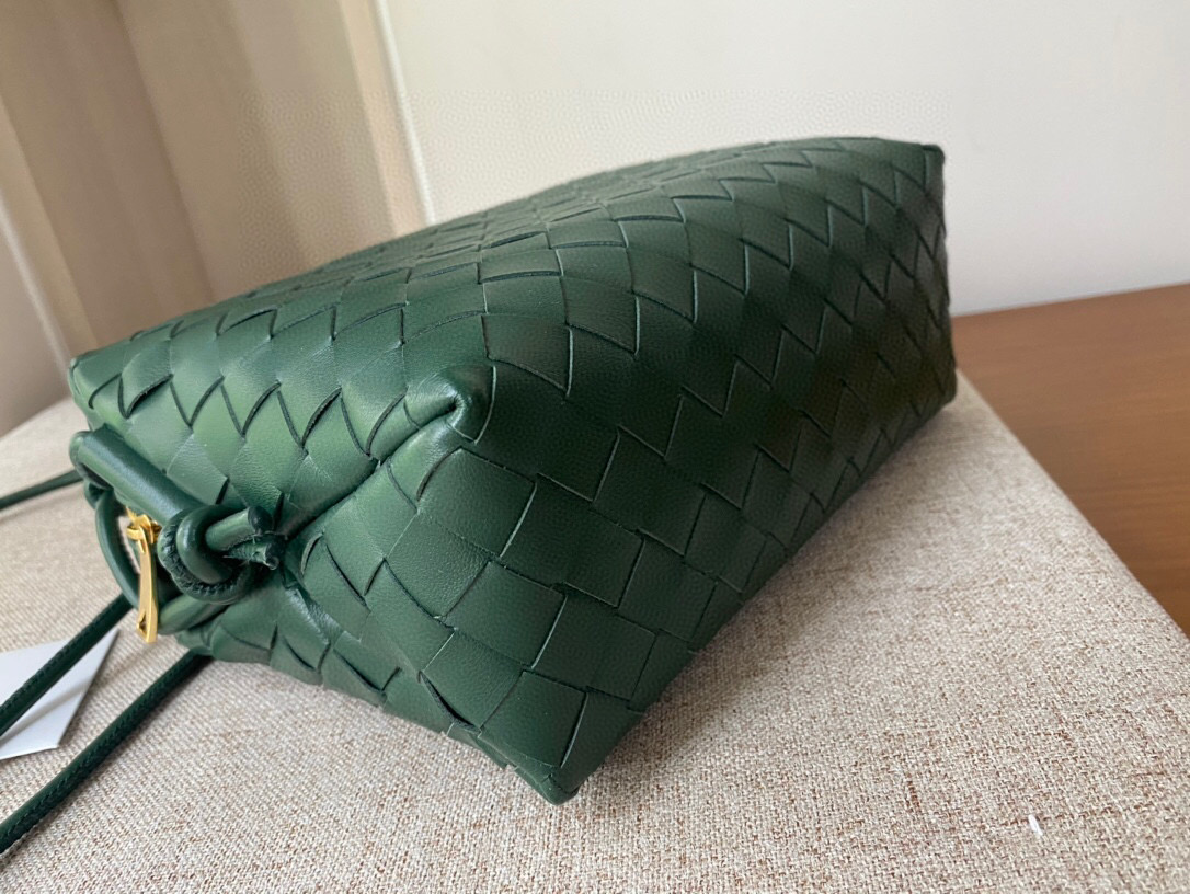 bo*te*ga Ve*ne*ta shoulder bags