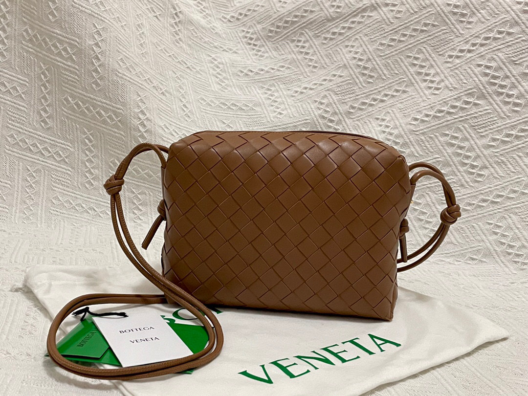 bo*te*ga Ve*ne*ta shoulder bags