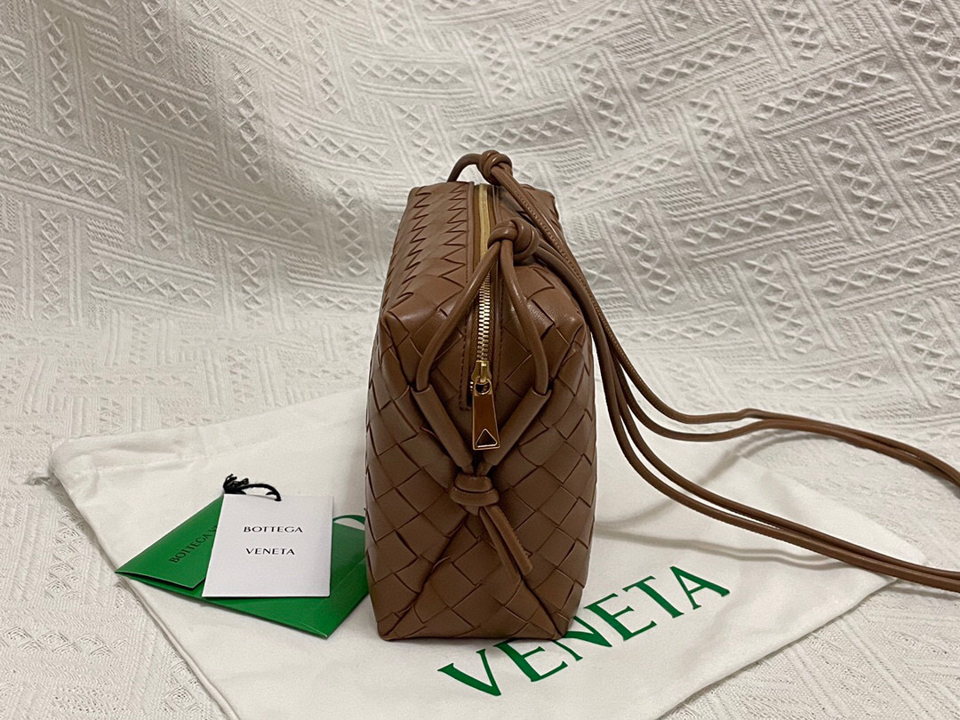 bo*te*ga Ve*ne*ta shoulder bags