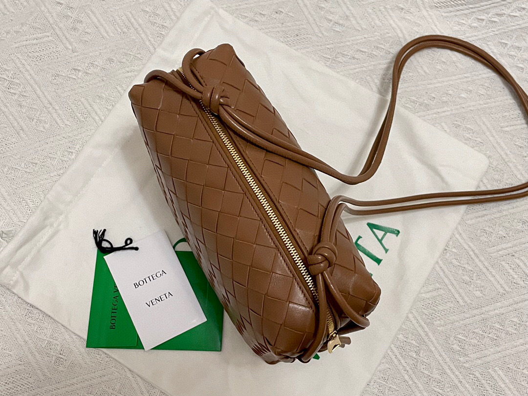 bo*te*ga Ve*ne*ta shoulder bags