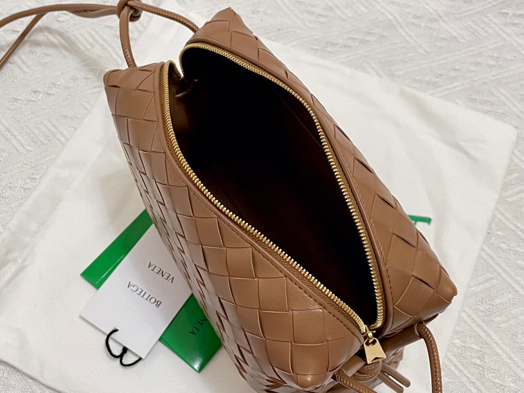 bo*te*ga Ve*ne*ta shoulder bags