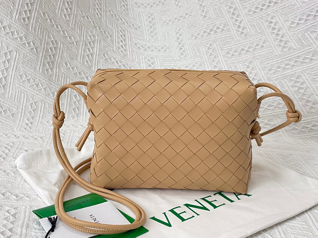 bo*te*ga Ve*ne*ta shoulder bags