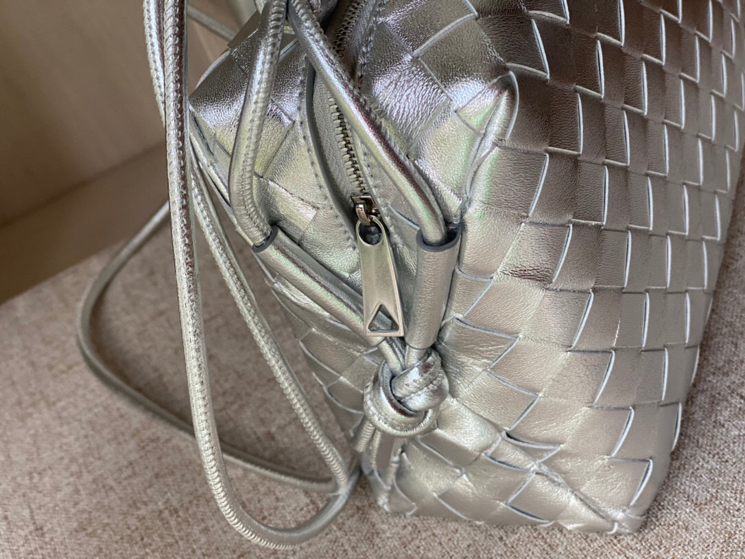 bo*te*ga Ve*ne*ta shoulder bags