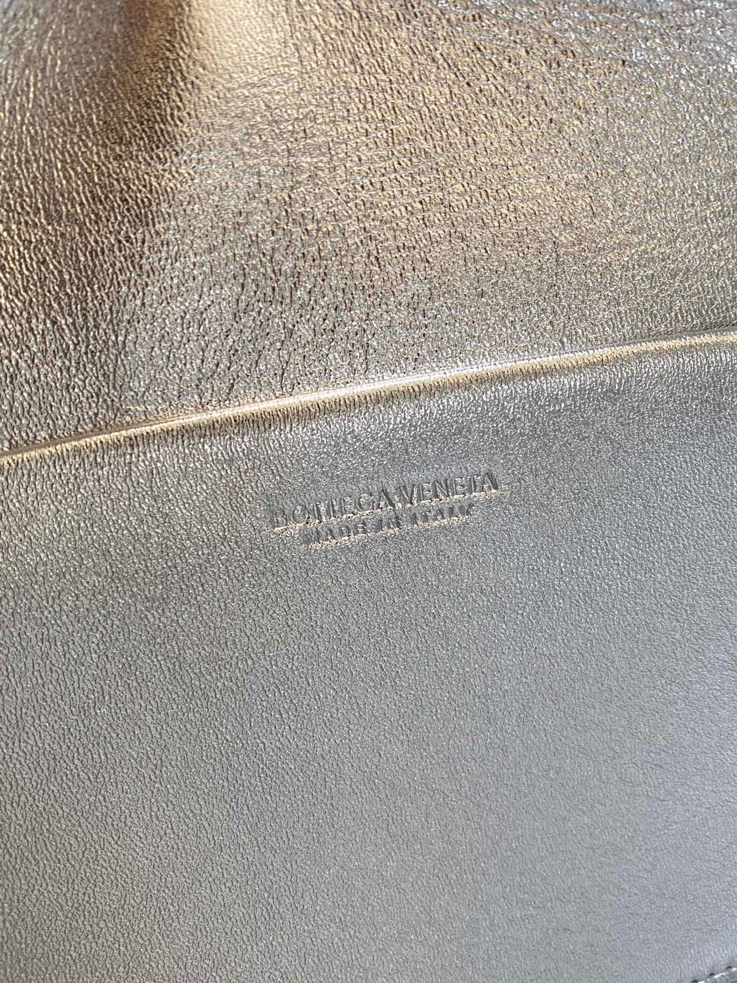 bo*te*ga Ve*ne*ta shoulder bags