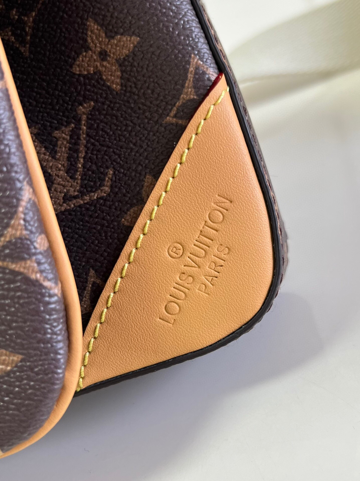 l**is V*t*n trio messenger bag