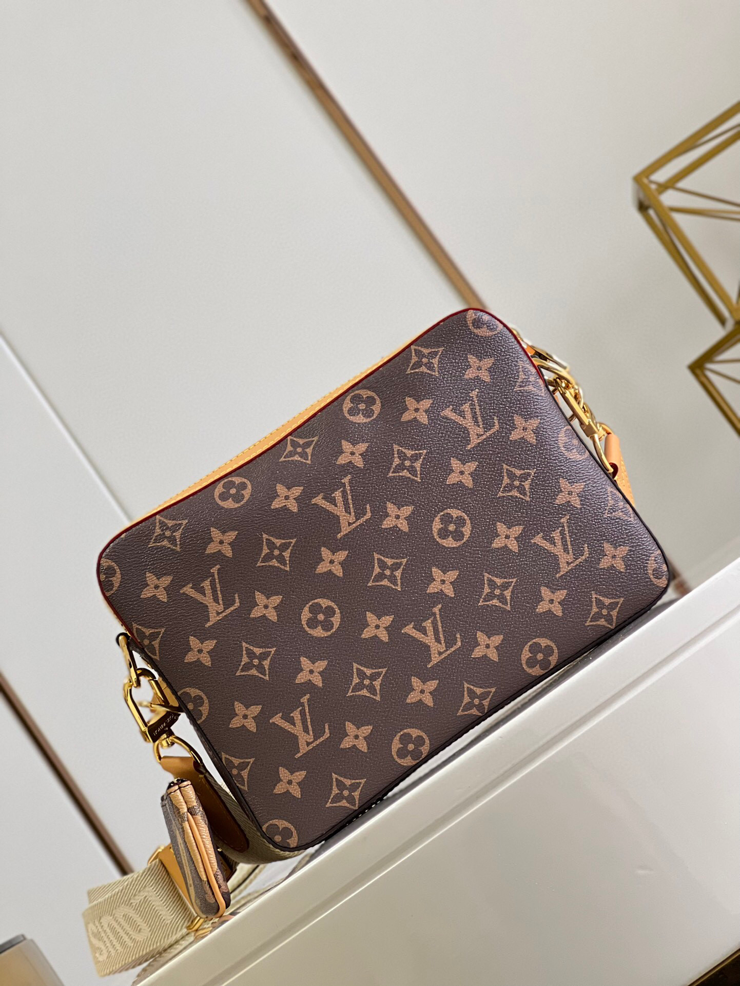l**is V*t*n trio messenger bag