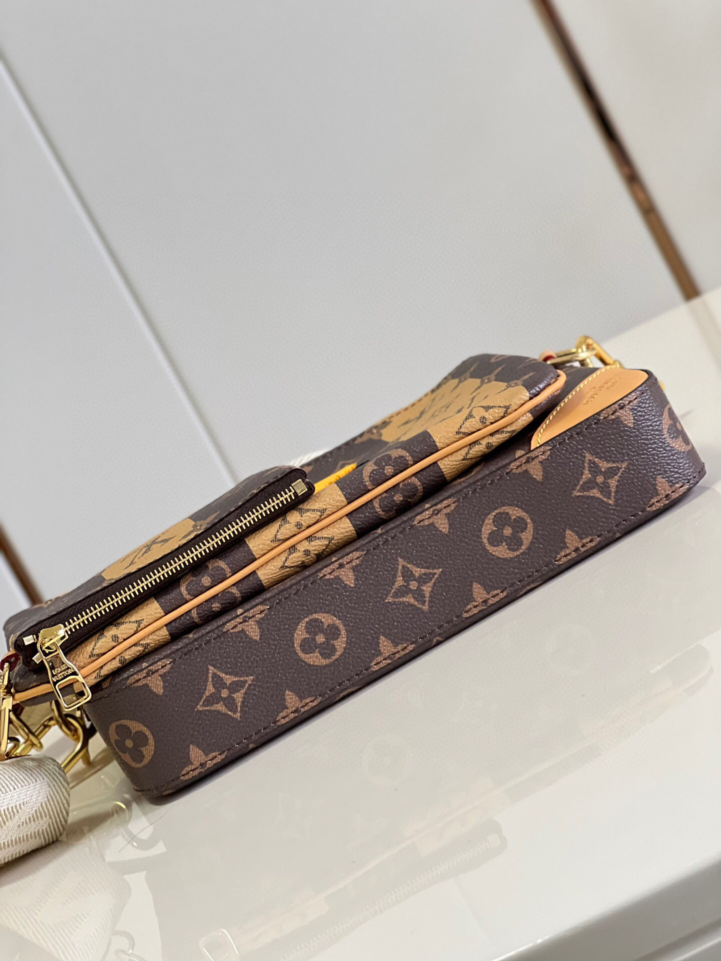 l**is V*t*n trio messenger bag