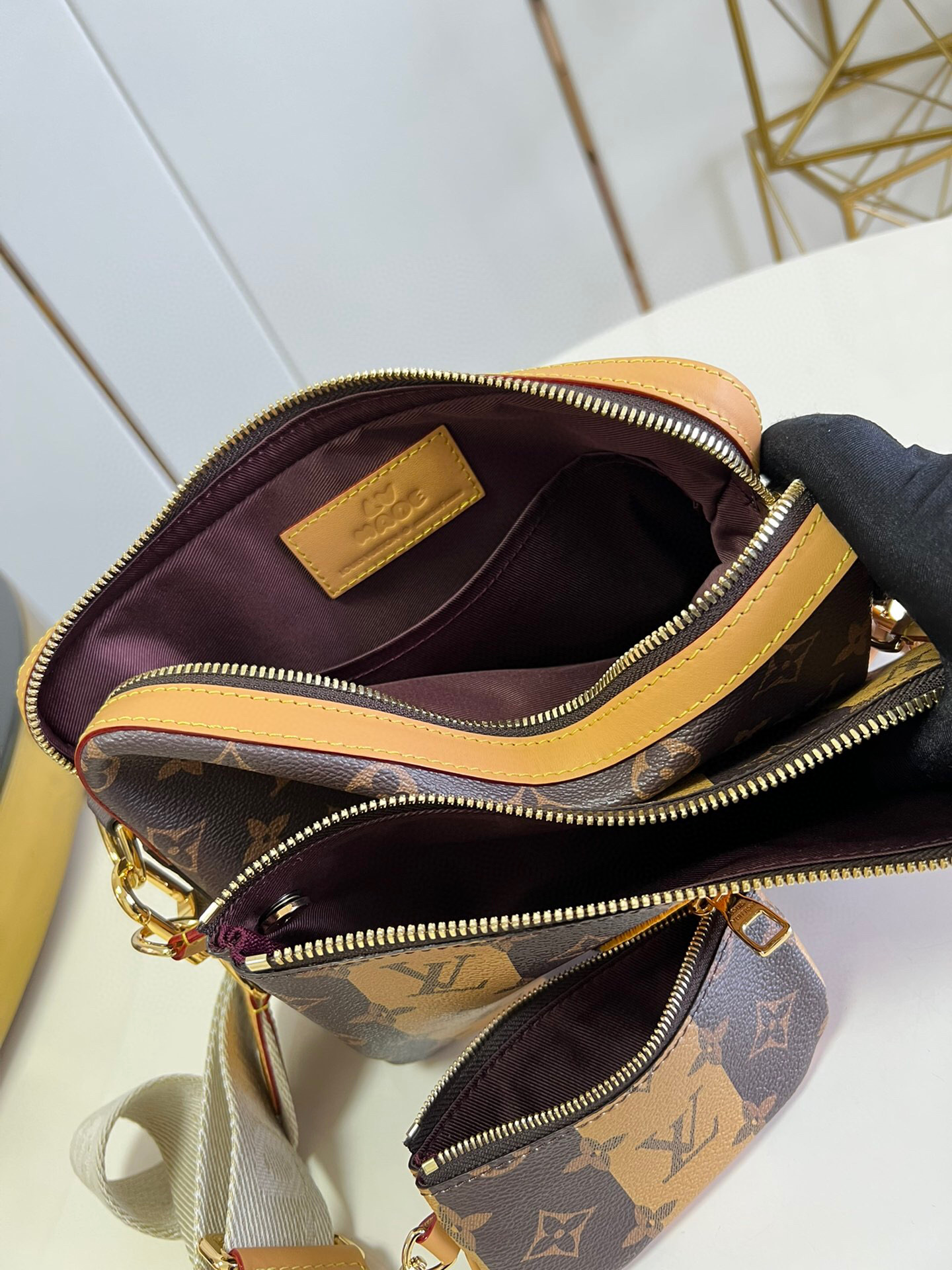 l**is V*t*n trio messenger bag